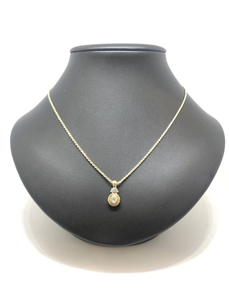 Rope chain deals with diamond pendant